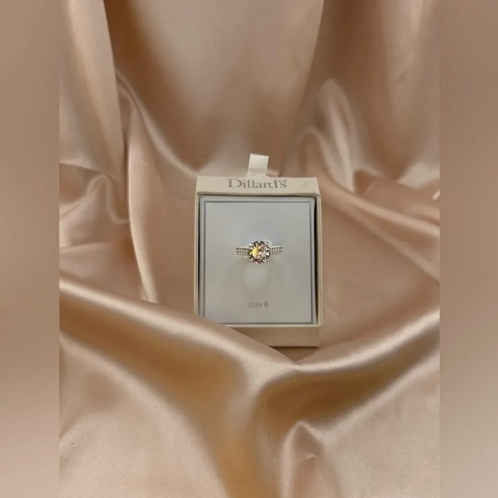 Dillard’s Halo Ring - Size 8 - Picture 4 of 7